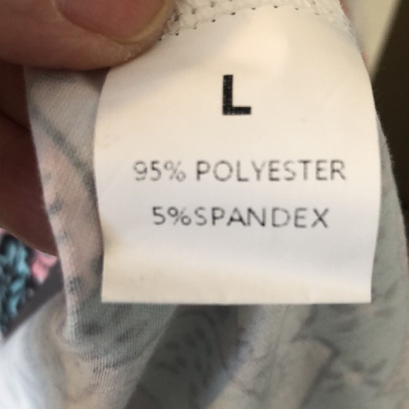 Summer Sharkbite Top - Picture 3 of 3